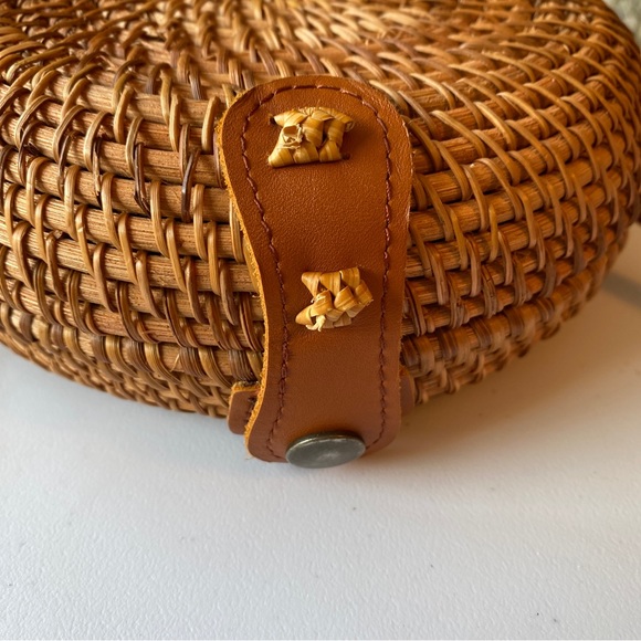 Rattan Circle Crossbody Bag Brown Wicker - Picture 11 of 12
